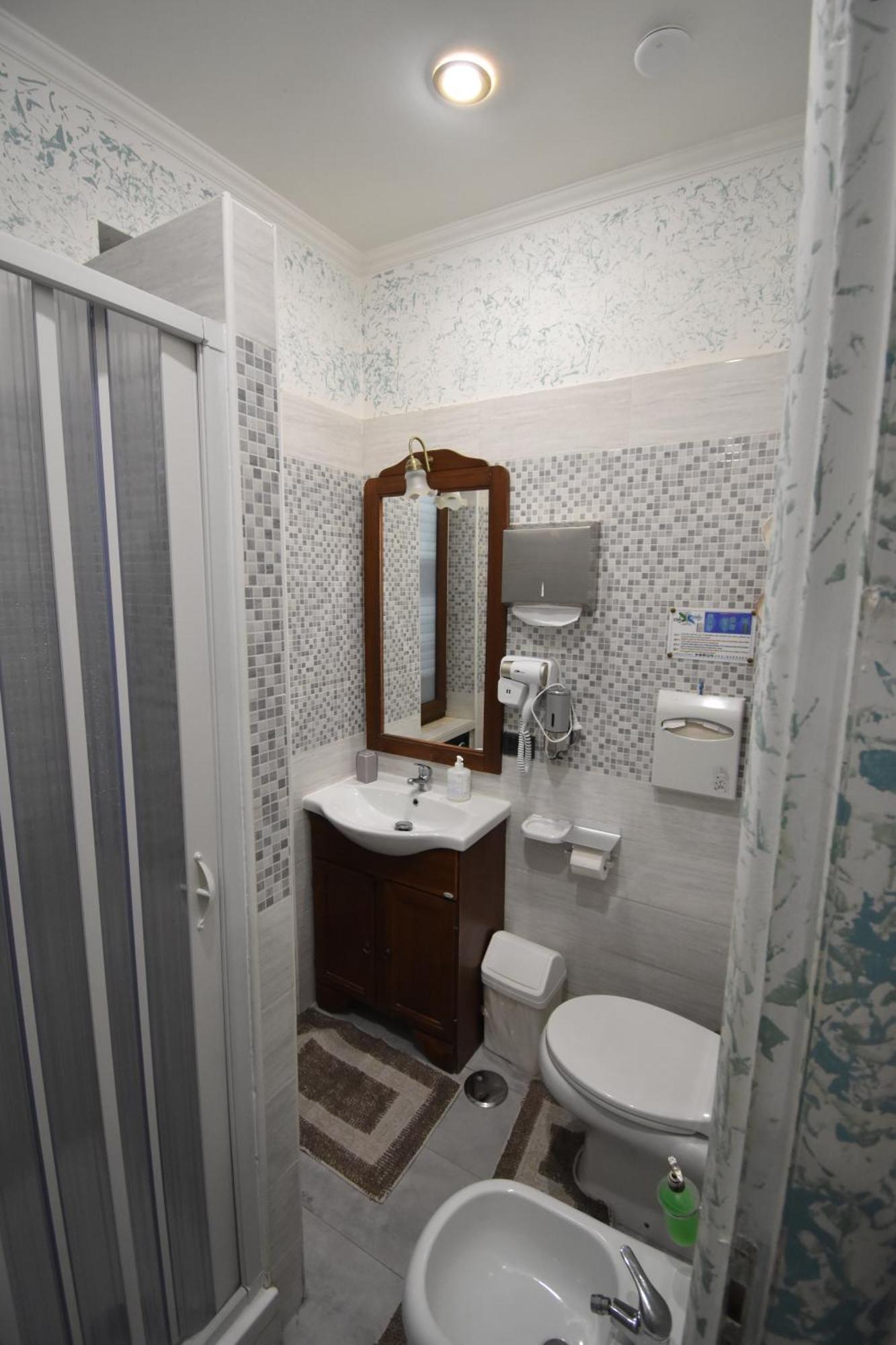 Vichyenichy Hotel Morena Bilik gambar