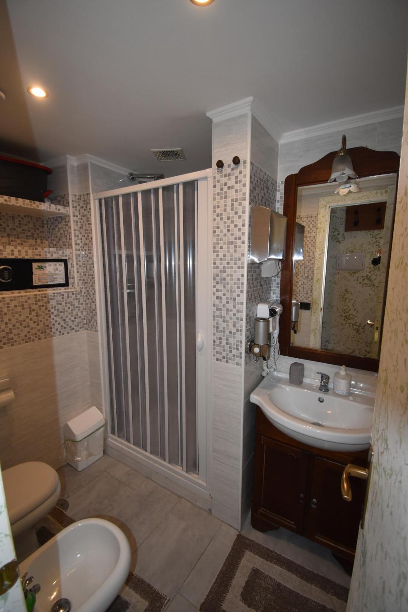 Vichyenichy Hotel Morena Bilik gambar